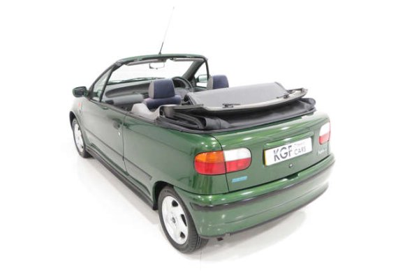 Хечбекът Punto на Fiat е проектиран от бившия човек на Bertone - Джорджето Джуджаро, тогава вече в Italdesign. Cabriolet вече е измислен и произведен от Bertone.

Снабден със сгъваем покрив с електрическо задвижване (на европейските пазари се предлага и ръчно управление), Punto Cabriolet става един от най-евтините автомобили с отворен покрив в света. Първоначално задвижван е от 1,6-литрова "Четворка", но през 1995 година моделът получава 1,2-литров двигател FIRE на Fiat.

Производството приключва през 1999 година - общо 55 000 кабриолета Fiat Punto са по пътищата.
